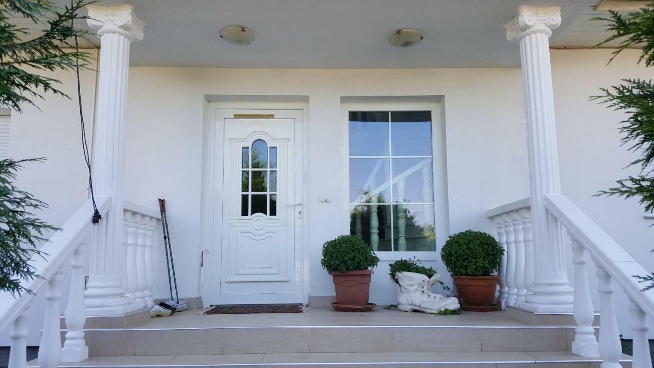 Apartamento Leon'S Silberwald Strasshof an der Nordbahn Exterior foto