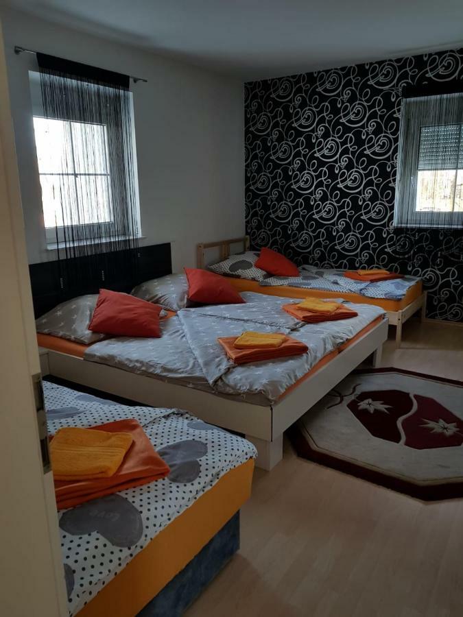 Apartamento Leon'S Silberwald Strasshof an der Nordbahn Exterior foto
